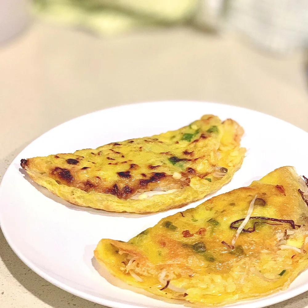 crispy bánh xèo halves
