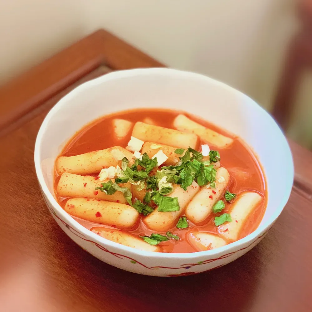 tteokbokki with scallions in a gentle red broth