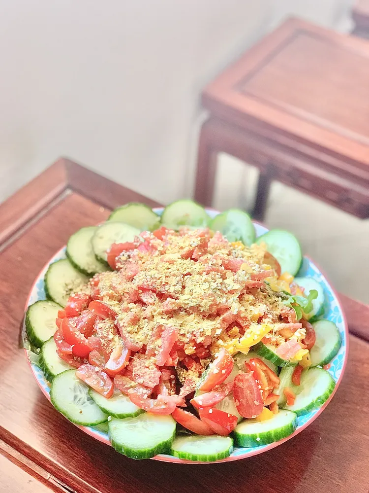 tomato, cucumber and radish salad